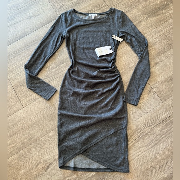 LEITH ruched dress ✨ - Picture 2 of 5